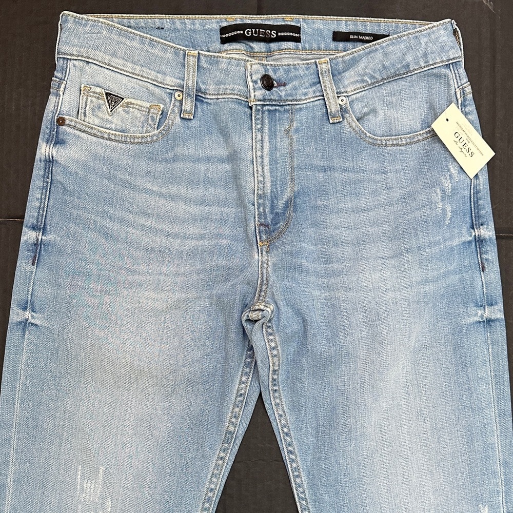 New Guess Men's Slim tapered Jeans in Light Blue Sz 32 - Picture 3 of 12